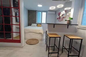 WiFi, bed sheets - Bagnol Chill - Your cosy cocoon 30 min from Avignon (4 pers.) (Bagnols-sur-Cèze)