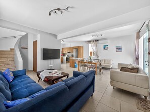TV - Villa Rena: Sleeps 8 ~ Mins to Beach ~ Private Pool (Protaras)