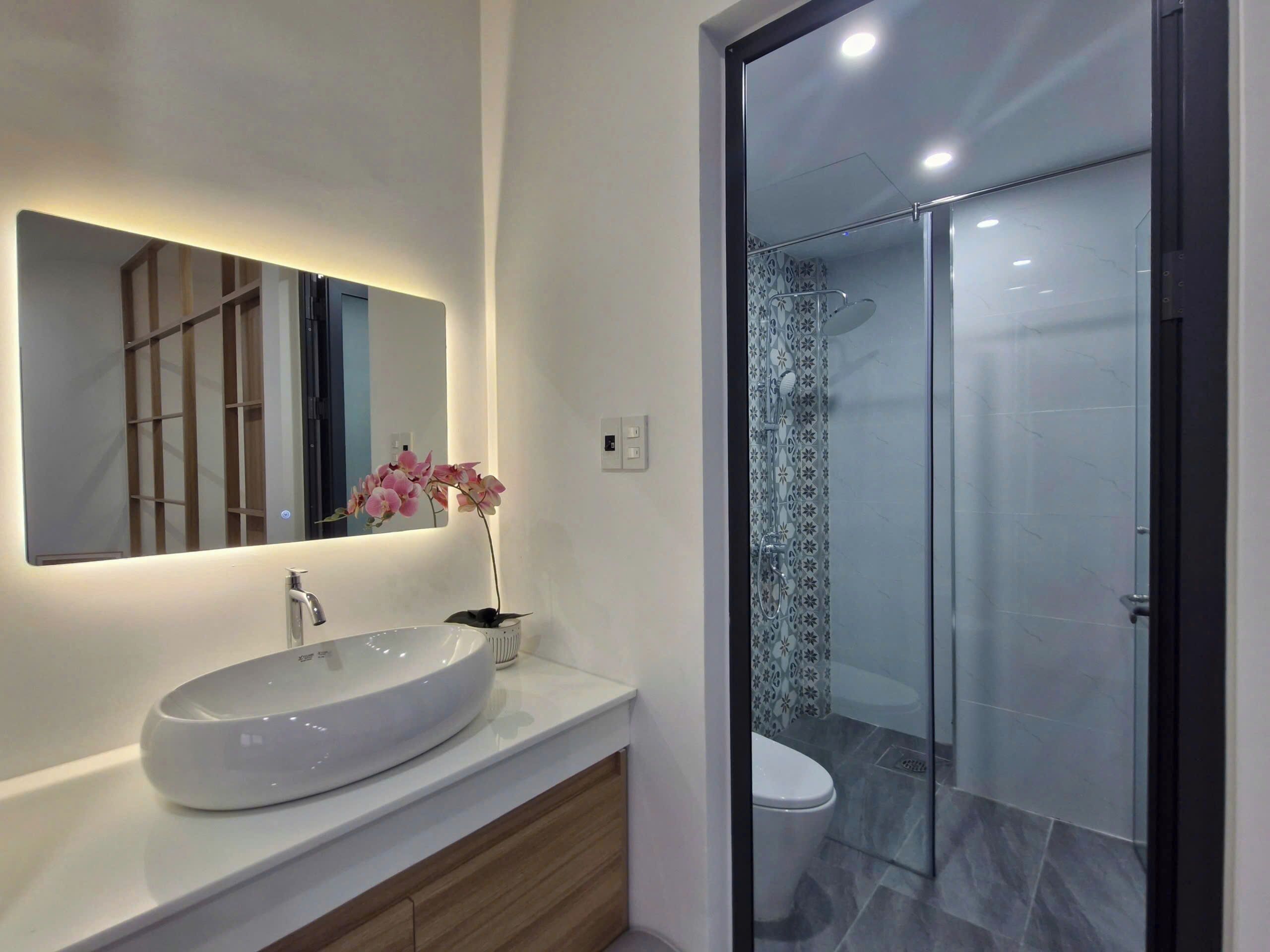 Deluxe Apartment, 2 Bedrooms, Balcony | Bathroom | Free toiletries, hair dryer, slippers, towels