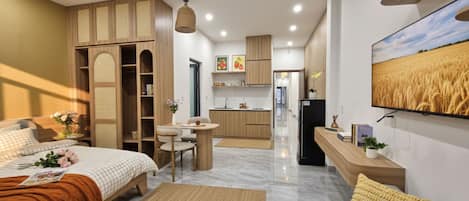 Apartamento superior, no piso térreo | Escrivaninha, cortinas blackout, quartos à prova de som