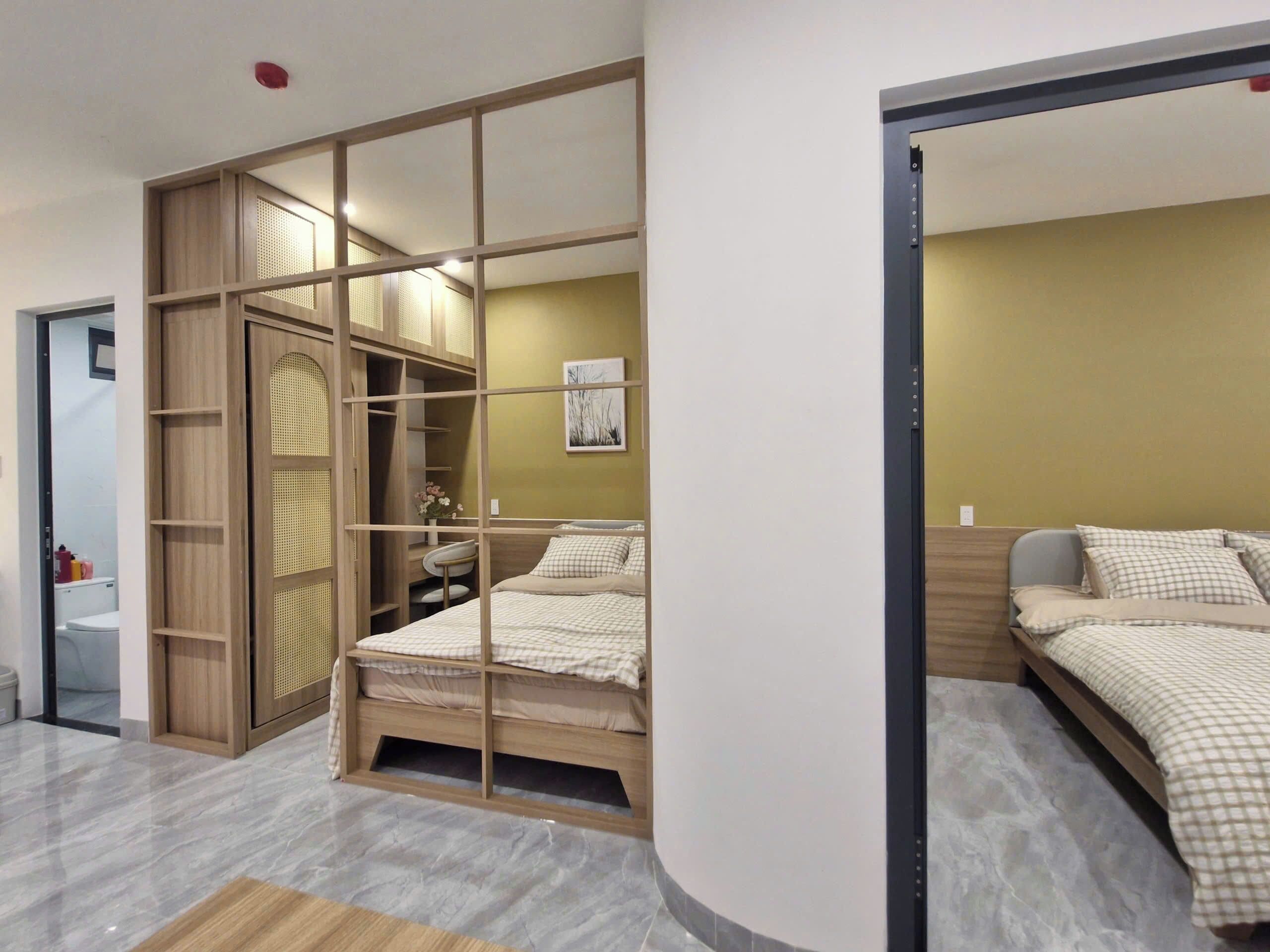 Desk, blackout curtains, soundproofing, free WiFi