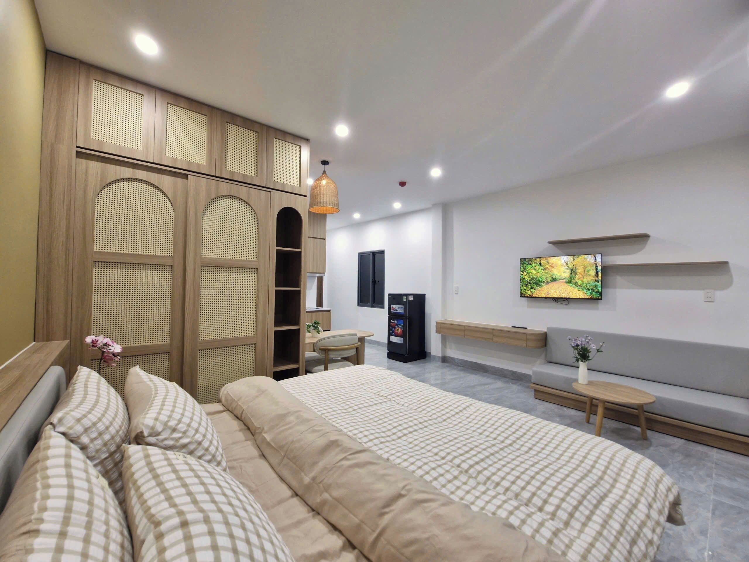 办公桌、遮光窗帘、隔音、免费 WiFi