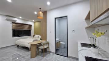 Kostenlose Toilettenartikel, Haartrockner, Hausschuhe, Handtücher