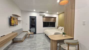 Desk, blackout curtains, soundproofing, free WiFi