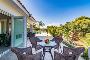 Outdoor dining - Marina Heights Villa (Protaras)