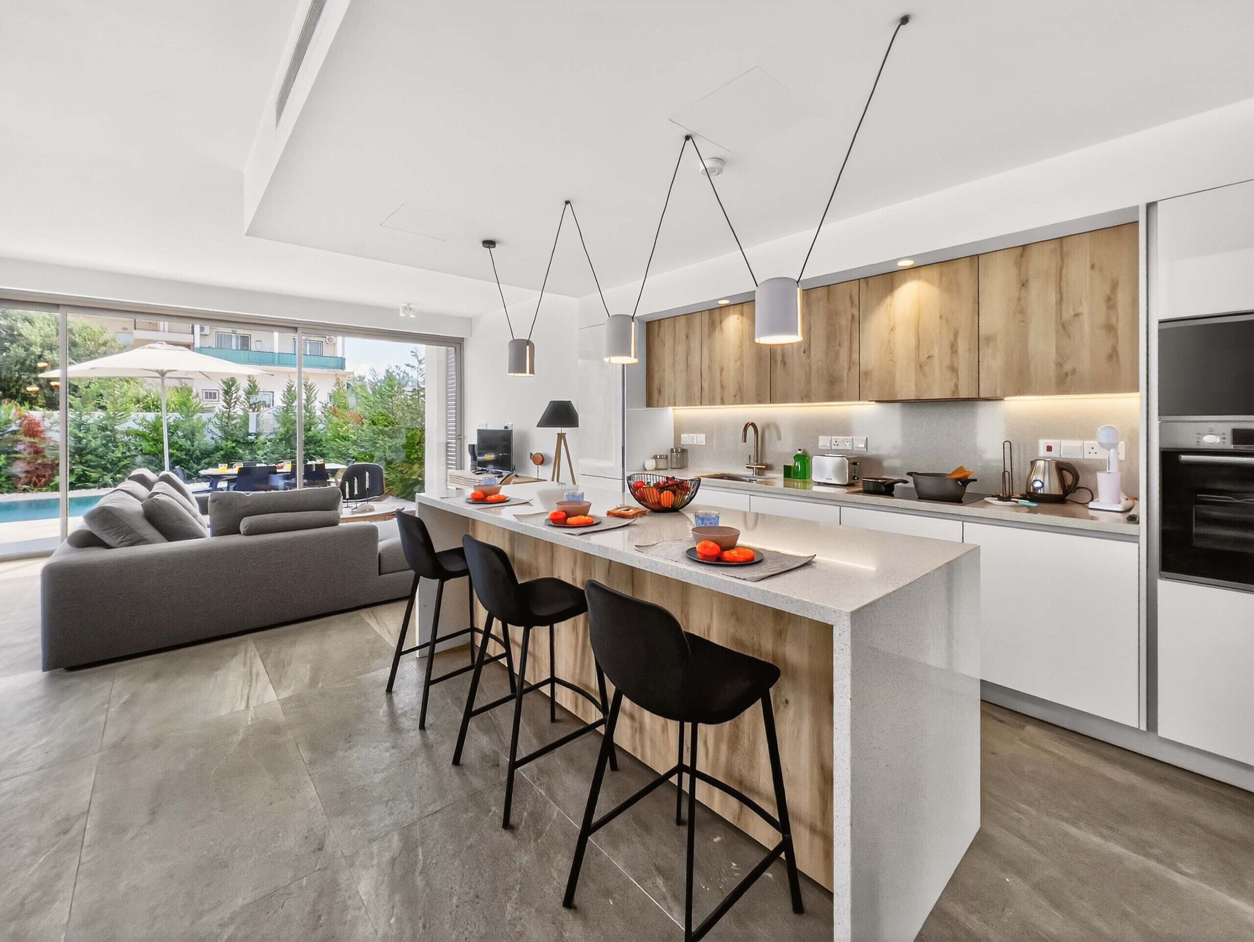 Fridge, microwave, oven, coffee/tea maker