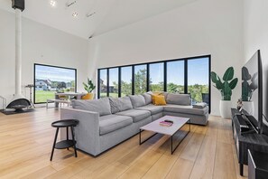 Smart-TV, Tischtennisplatte