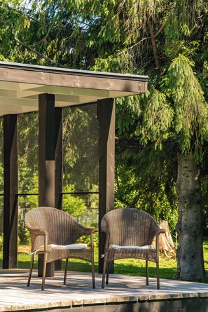 Terrace/patio - Country house, Kamouraska, Lower St. Lawrence, near St. Lawrence River (Saint-André-de-Kamouraska)