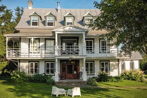 Exterior - Country house, Kamouraska, Lower St. Lawrence, near St. Lawrence River (Saint-André-de-Kamouraska)