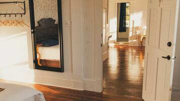 7 bedrooms, iron/ironing board, free WiFi, bed sheets