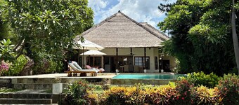 Villa Nirwana en bord de mer – Piscine privée, jacuzzi & coucher de soleil