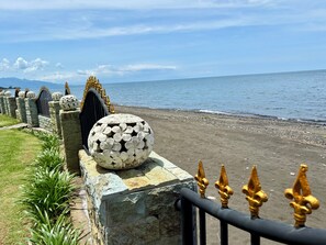 On the beach, sun-loungers, beach towels - Beachfront Villa Nirwana - Private Pool, Jacuzzi, Sunset Views & Friendly Staff! (Seririt, Kabupaten Buleleng, Bali)