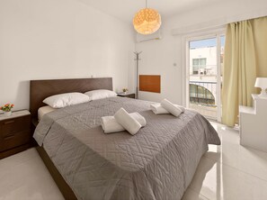 2 bedrooms, iron/ironing board, travel cot, free WiFi - Napa Central Apartment (Ayia Napa)