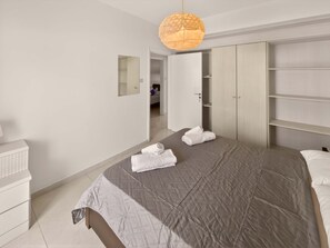 2 bedrooms, iron/ironing board, travel cot, free WiFi - Napa Central Apartment (Ayia Napa)