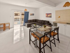 TV - Napa Central Apartment (Ayia Napa)