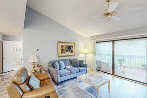 TV, DVD player - ⛱️Walk to Beach Access | Covered Balcony | 5 Pools | Seascape Golf Villas 27H⛱️ (Miramar Beach)