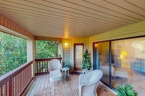 Terrace/patio - ⛱️Walk to Beach Access | Covered Balcony | 5 Pools | Seascape Golf Villas 27H⛱️ (Miramar Beach)
