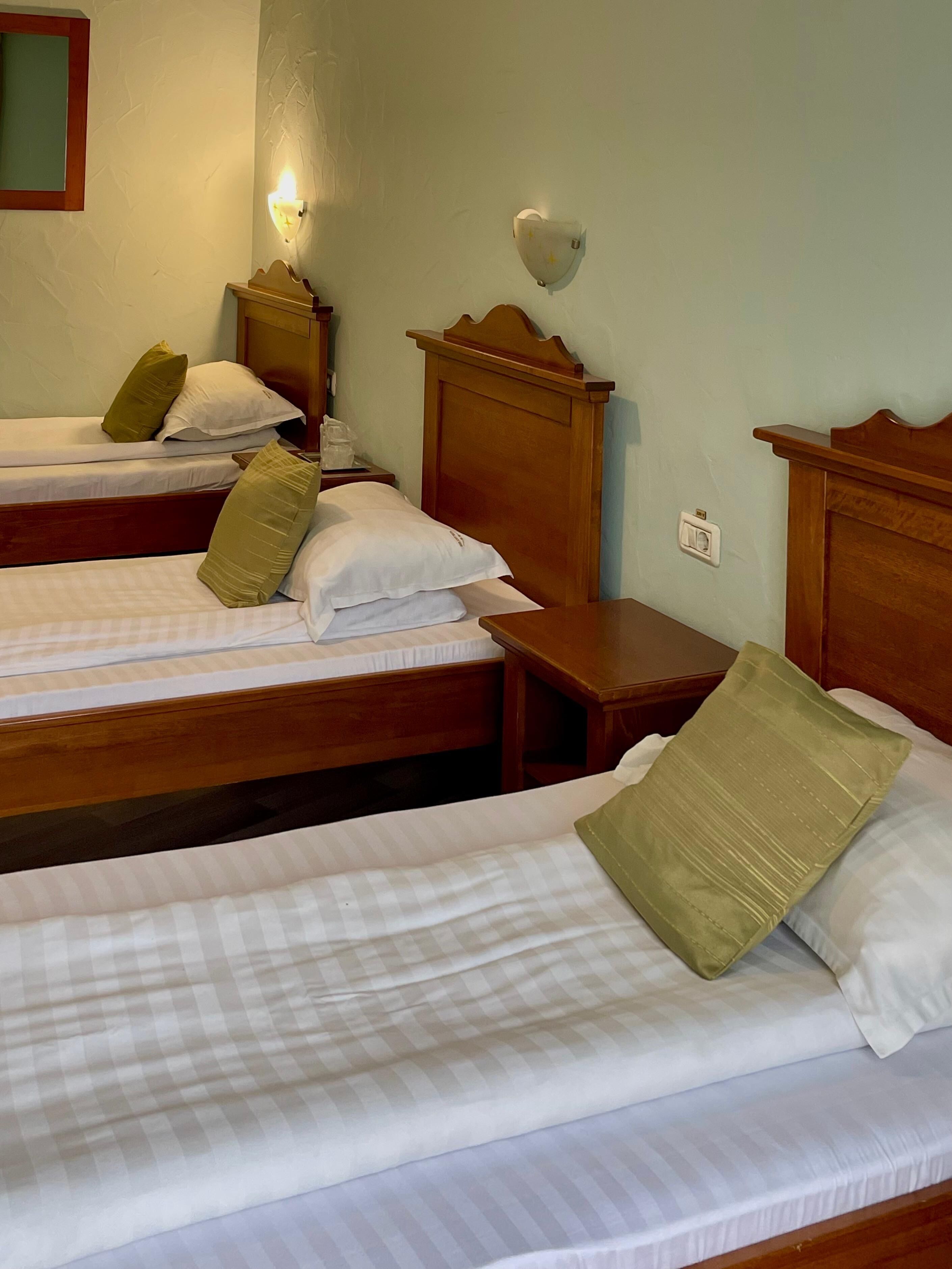 Chambre Triple, 3 lits une place, balcon