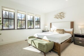 3 bedrooms, iron/ironing board, free WiFi, bed sheets - New Snowcreek Luxury Retreat, Mountain Views, Near Shuttle Stop 641 (Mammoth Lakes)