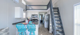 THE KEYS OF POC Unit #6 One  bedroom cabin with loft and bunks and AC