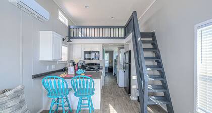 THE KEYS OF POC Unit #6 One bedroom cabin with loft and bunks and AC