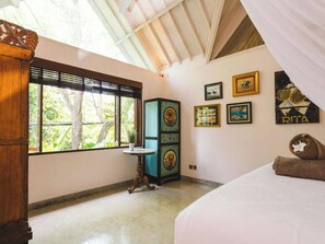 Iron/ironing board, WiFi, bed sheets - Villa Vickary Seminyak (Seminyak)