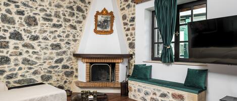 Traditional Villa, 2 Bedrooms, Private Pool, Sea View | Interior