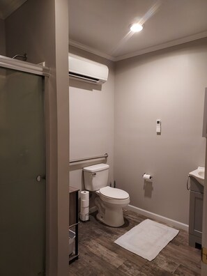 Bruser, håndklæder, Sæbe, Toiletpapir