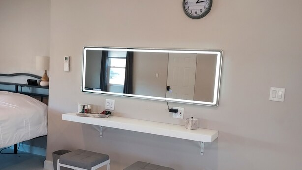 1 bedroom, WiFi, bed sheets - Serene Modern Space on a Pecan Grove near Historic Downtown Abbeville (Abbeville)