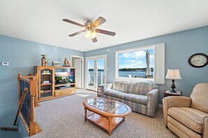 TV - Roger's Cabin - Perfect family waterfront vacation cabin! (Gravois Mills)