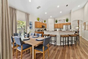 Dining - Villa w/ Pool and Arcade Room (Kissimmee)
