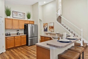 Fridge, microwave, oven, stovetop - Villa w/ Pool and Arcade Room (Kissimmee)