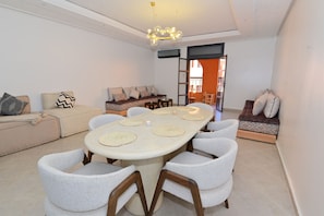 Dining - Lovely 3-bedroom apartment with AC in vibrant Marrakech (Marrakech)