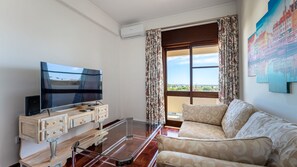 TV - T3 Acolhedor perto da Universidade by LovelyStay (Faro)