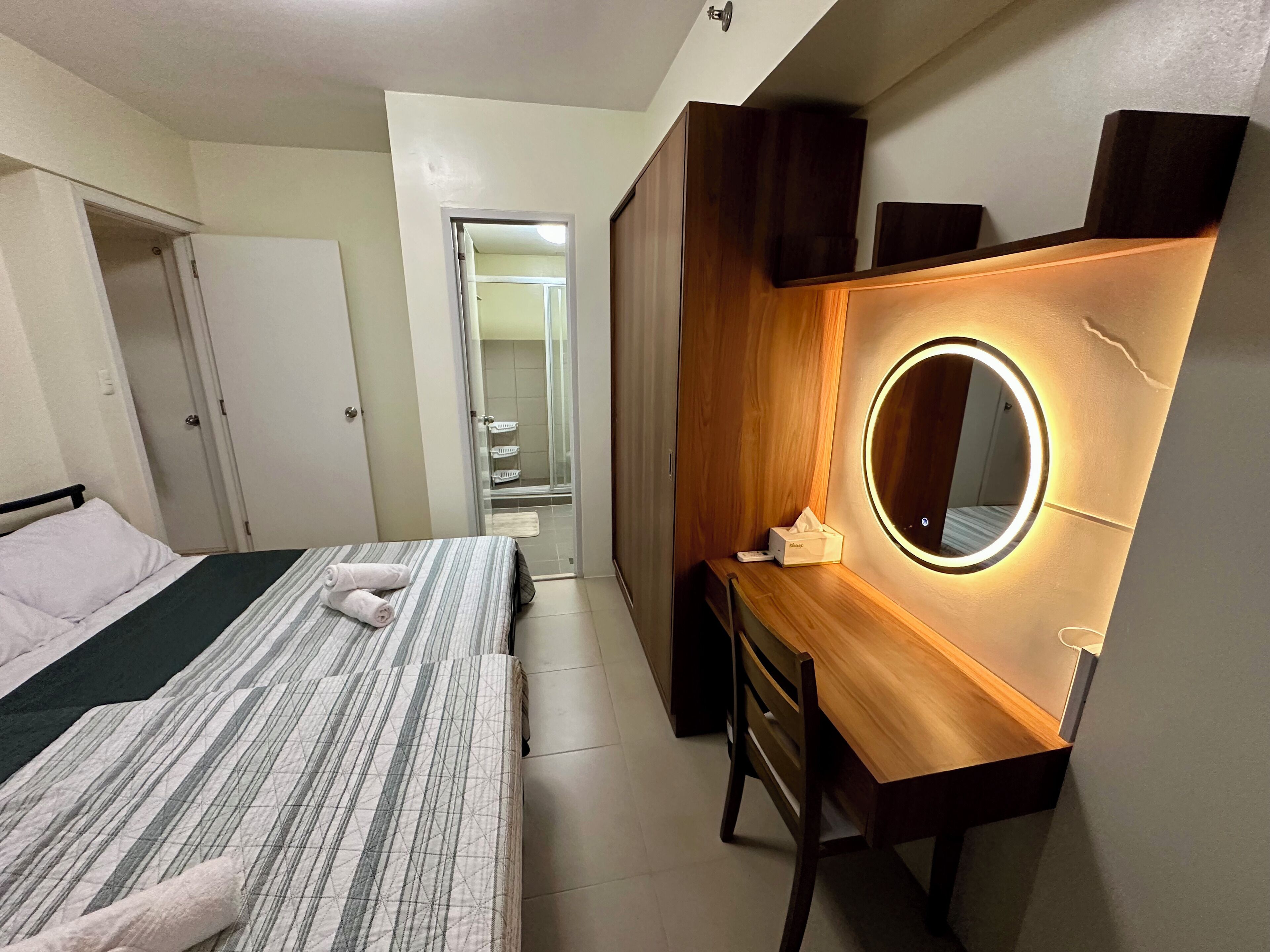 WiFi, bed sheets