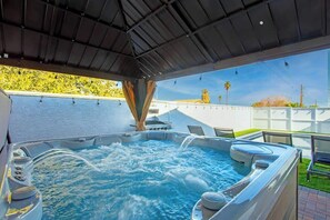 Bain à remous extérieur