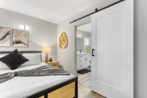 6 chambres, fer et planche à repasser, Wi-Fi