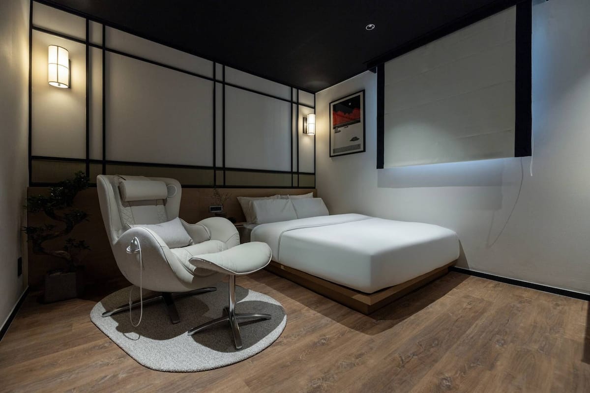 Decoración personalizada, muebles diferentes y escritorio