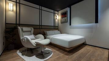 Wellness | Premium bedding, individually decorated, individually furnished, desk