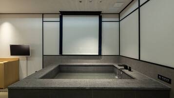 Signature | Private spa tub