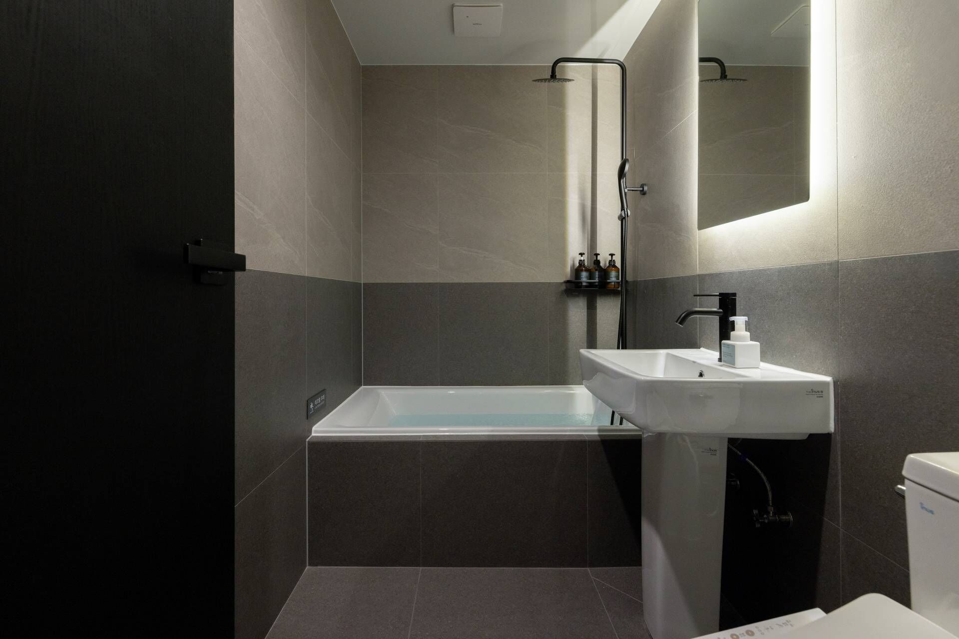 2PC | Bathroom | Separate tub and shower, rainfall showerhead, hair dryer, slippers