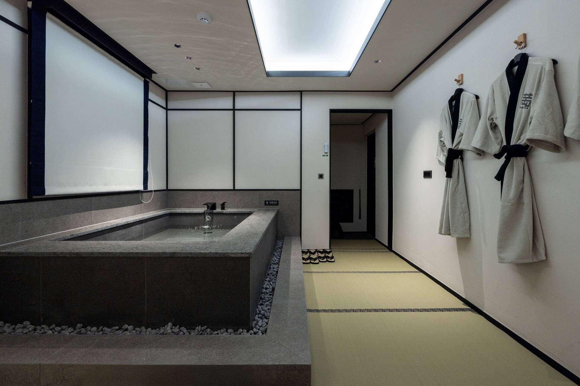 Decoración personalizada, muebles diferentes y escritorio 