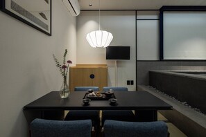 Signature | Individually decorated, individually furnished, desk, laptop workspace - Pyeongtaek Mitasya Ryokan Hotel by anook Songtan Station (Pyeongtaek)