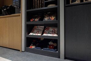 المنشأة من الداخل