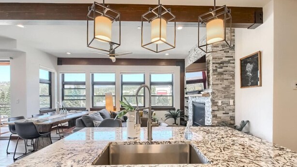 Interior - AC in Downtown 2/2 with Mountain Views and easy access! (Winter Park)