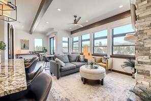 TV, fireplace - AC in Downtown 2/2 with Mountain Views and easy access! (Winter Park)