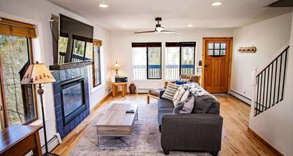 Elk Run half Duplex with views!