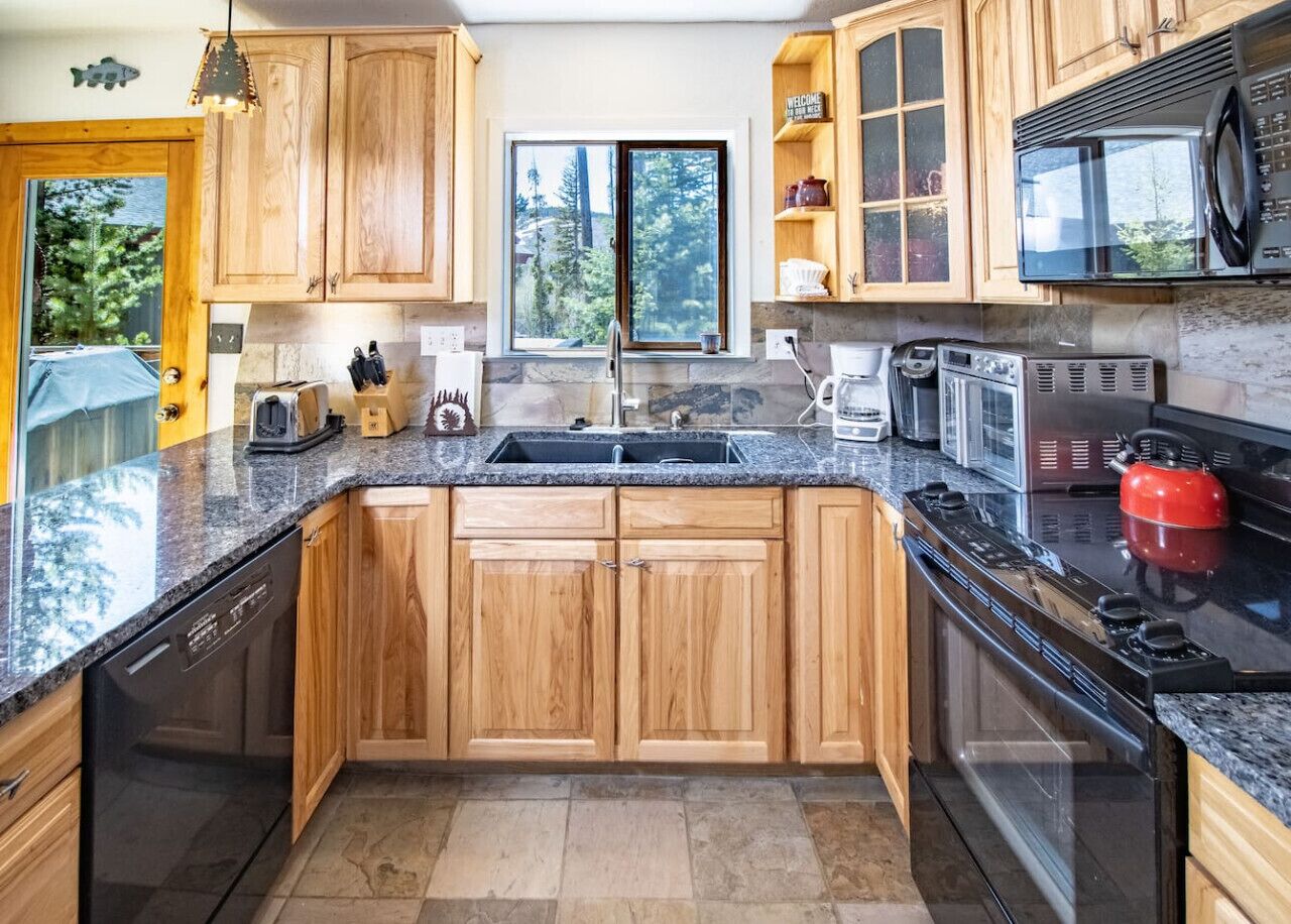 雪櫃、微波爐、焗爐、爐具