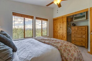 WiFi, bed sheets - Elk Run half Duplex with views! (Winter Park)