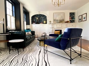 Smart-tv, boeken en een printer